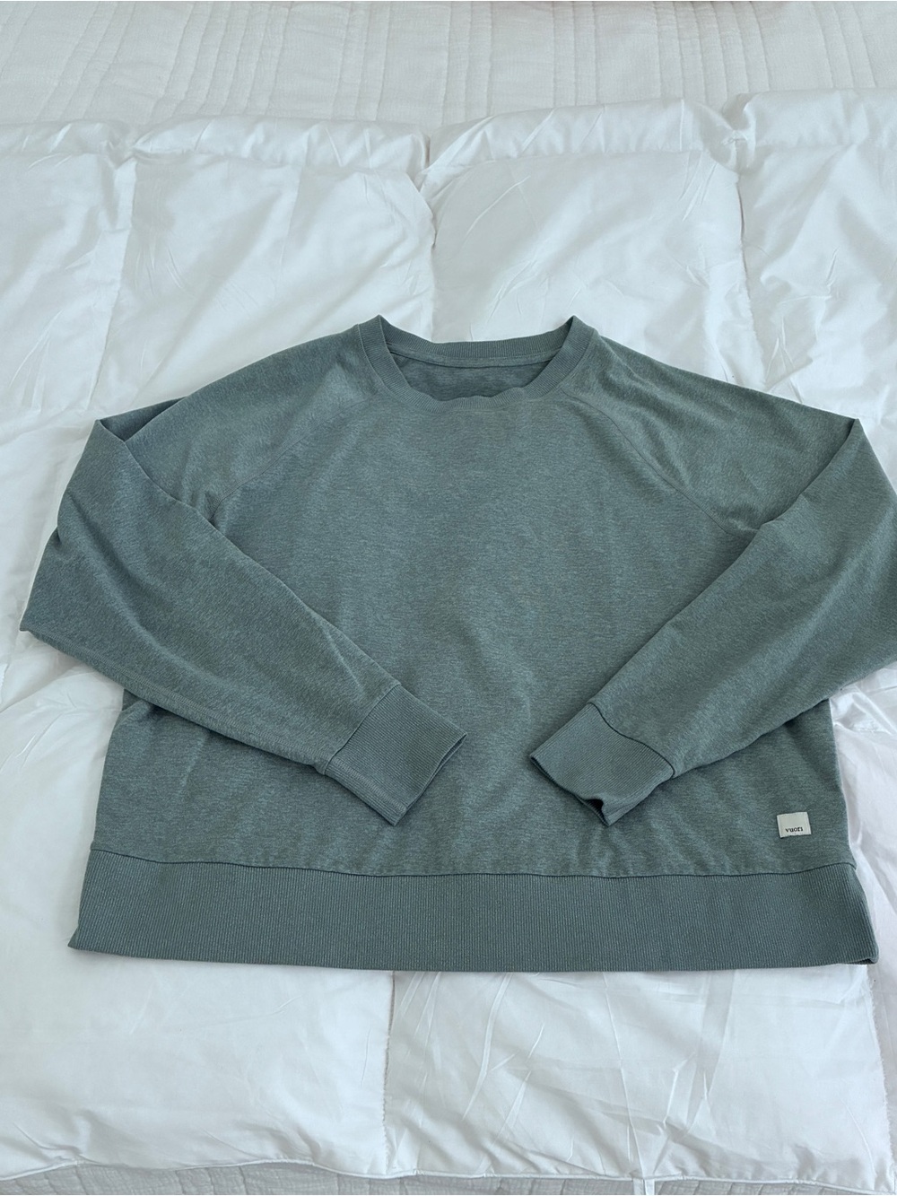 Vuori Sage Green Pullover – Size Medium – excellent condition